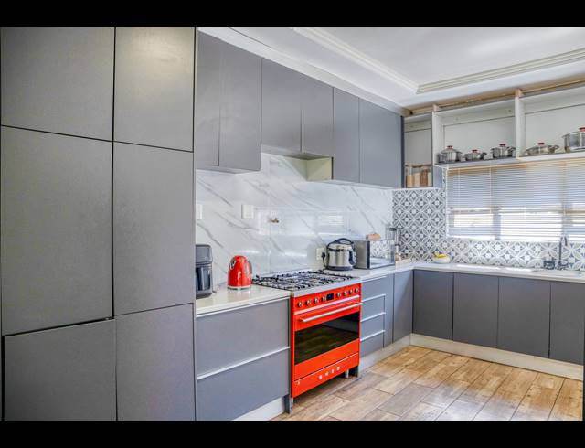 6 BEDROOM HOUSE FOR SALE IN BEACON BAY